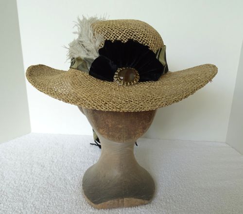 Made in 2018 this riding hat is made of an open-weave straw.